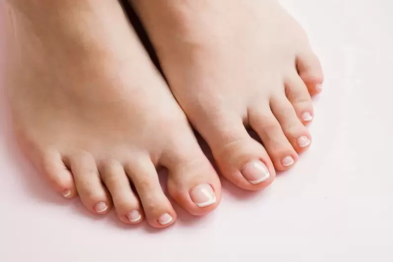Gambe dopo l'azione efficace della crema brand Esodermin cr.